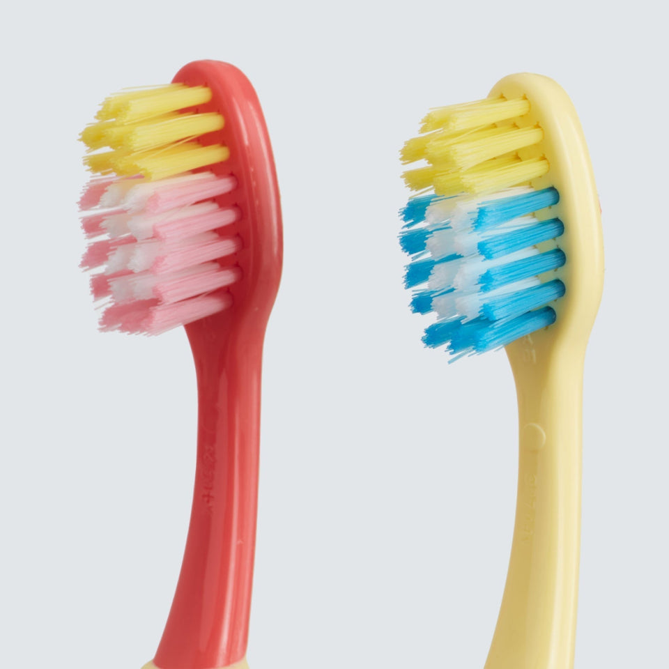 Close-up of the bristles on the Colgate Hum Kids smart manual replacement toothbrushes two pack.
